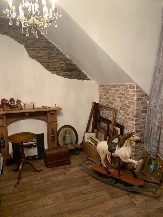 The Attic Apartment At Number 54 Ilfracombe Extérieur photo